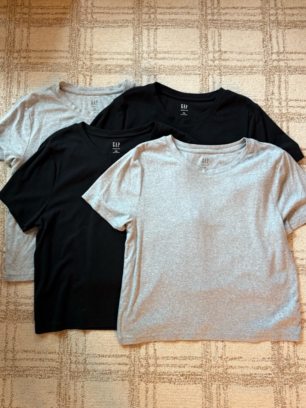 BUNDLE OF 4️⃣ - GAP Modern Short Sleeve T-shirts - 2 Gray / 2 Black - XXL